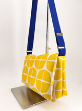 sac baby annā - série "nomura" jaune/ bandoulière bleu roi - tissu japonais contemporain