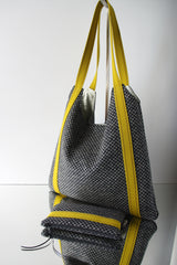 Sac "Kumi" avec pochette - motif "kanoko shibori" noir/ anses moutarde